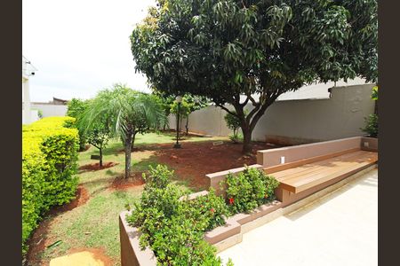 Apartamento à venda com 49m², 2 quartos e 1 vaga Apartamento à venda com 49m², 2 quartos e 1 vagaÁrea comum - horta