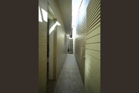Casa à venda com 127m², 3 quartos e 2 vagasCorredor lateral 