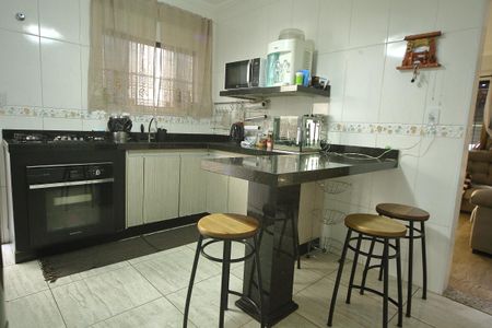 Casa à venda com 127m², 3 quartos e 2 vagasCozinha 