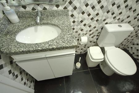 Casa à venda com 127m², 3 quartos e 2 vagasBanheiro ( serviço e espaço convivência)