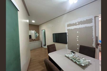 Sala de casa para alugar com 2 quartos, 150m² em Vila Valqueire, Rio de Janeiro