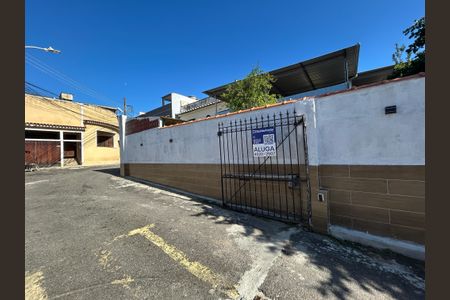 Casa para alugar com 150m², 2 quartos e sem vagaFachada + placa