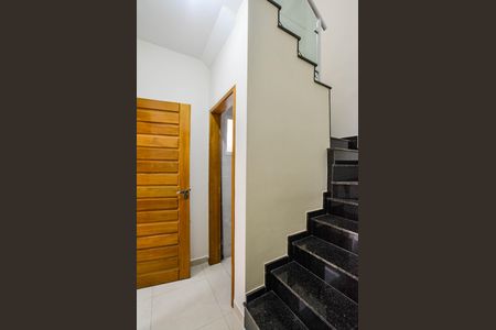 Casa à venda com 222m², 3 quartos e 2 vagas Casa à venda com 222m², 3 quartos e 2 vagasEscada