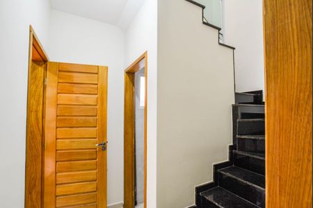 Casa à venda com 222m², 3 quartos e 2 vagas Casa à venda com 222m², 3 quartos e 2 vagasEscada