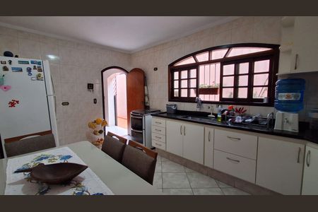 Casa à venda com 125m², 3 quartos e 2 vagas Casa à venda com 125m², 3 quartos e 2 vagasCozinha