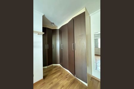 Quarto de casa à venda com 3 quartos, 195m² em Vila Romero, São Paulo