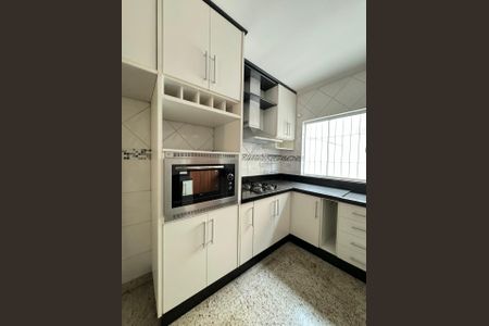 Casa à venda com 195m², 3 quartos e 4 vagasCozinha
