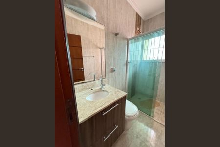 Casa à venda com 195m², 3 quartos e 4 vagasBanheiro 