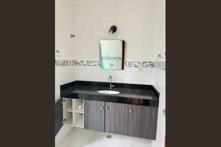 Casa à venda com 195m², 3 quartos e 4 vagasBanheiro 