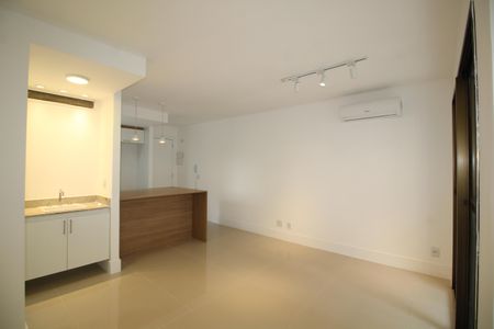 Sala de kitnet/studio para alugar com 1 quarto, 40m² em Freguesia (jacarepaguá), Rio de Janeiro