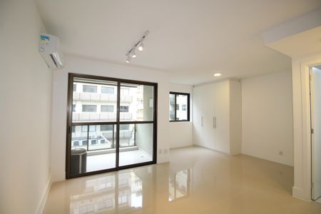 Sala de kitnet/studio para alugar com 1 quarto, 40m² em Freguesia (jacarepaguá), Rio de Janeiro
