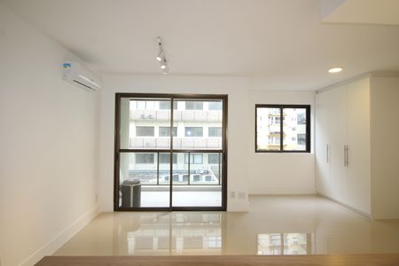 Sala de kitnet/studio para alugar com 1 quarto, 40m² em Freguesia (jacarepaguá), Rio de Janeiro