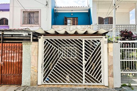 Casa à venda com 157m², 3 quartos e 1 vaga Casa à venda com 157m², 3 quartos e 1 vagaFachada