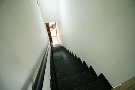 Casa de condomínio para alugar com 70m², 2 quartos e 1 vaga Casa de condomínio para alugar com 70m², 2 quartos e 1 vagaEscada