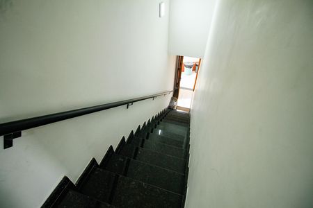 Casa de condomínio para alugar com 70m², 2 quartos e 1 vaga Casa de condomínio para alugar com 70m², 2 quartos e 1 vagaEscada