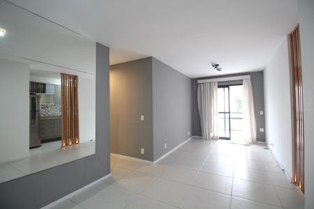 Sala de apartamento à venda com 2 quartos, 69m² em Barra Olímpica, Rio de Janeiro