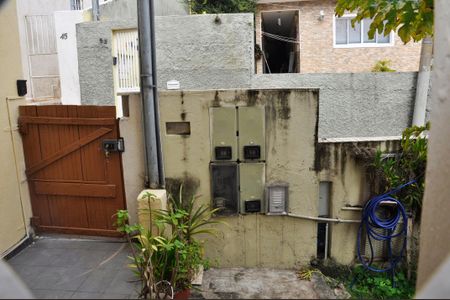 Detalhe - Vista da Sala de casa para alugar com 1 quarto, 80m² em Vila Palmeiras, São Paulo