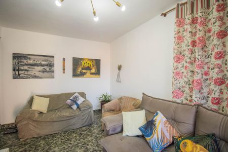 Sala de casa para alugar com 3 quartos, 220m² em Paraíso, São Gonçalo