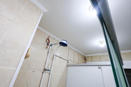 Banheiro de kitnet/studio para alugar com 1 quarto, 18m² em Cambuci, São Paulo