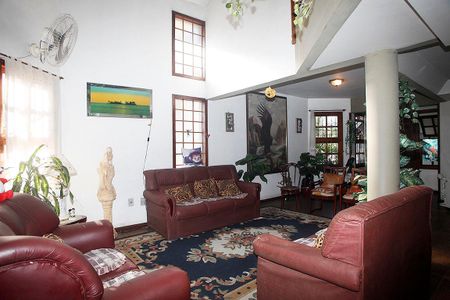 Casa para alugar com 278m², 8 quartos e 2 vagasSala