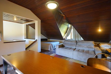 Casa de condomínio à venda com 196m², 3 quartos e 2 vagas Casa de condomínio à venda com 196m², 3 quartos e 2 vagasSotão