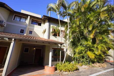 Casa de condomínio à venda com 196m², 3 quartos e 2 vagas Casa de condomínio à venda com 196m², 3 quartos e 2 vagasFachada da casa
