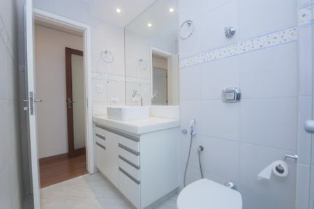 Apartamento à venda com 175m², 4 quartos e 2 vagas Apartamento à venda com 175m², 4 quartos e 2 vagasBanheiro SocialBanheiro Social