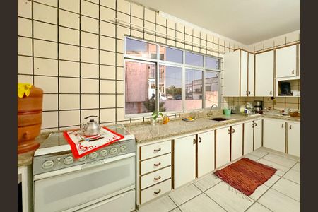 Casa para alugar com 280m², 4 quartos e 2 vagasCozinha