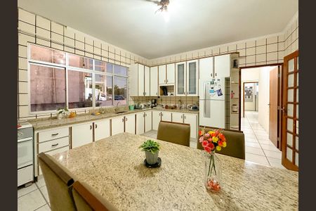 Casa para alugar com 280m², 4 quartos e 2 vagasSala/Cozinha