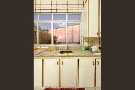 Casa para alugar com 280m², 4 quartos e 2 vagasCozinha