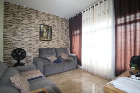 Sala de casa à venda com 3 quartos, 120m² em Vila Cecilia Maria, Santo André