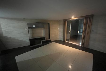 Sala de casa para alugar com 2 quartos, 4m² em Jardim Vinte E Cinco de Agosto, Duque de Caxias
