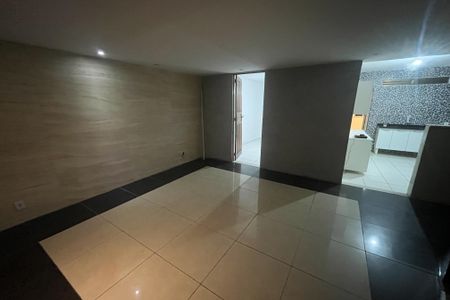 Sala de casa para alugar com 2 quartos, 4m² em Jardim Vinte E Cinco de Agosto, Duque de Caxias