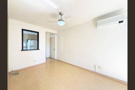 Sala de apartamento para alugar com 2 quartos, 59m² em Sarandi, Porto Alegre