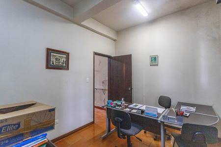 Casa à venda com 160m², 3 quartos e 2 vagas Casa à venda com 160m², 3 quartos e 2 vagasEscritório