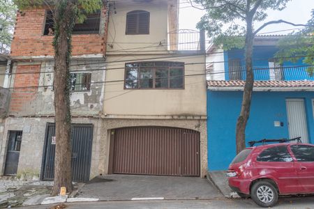 Casa à venda com 160m², 3 quartos e 2 vagas Casa à venda com 160m², 3 quartos e 2 vagasFachada