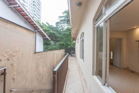 Casa à venda com 160m², 3 quartos e 2 vagas Casa à venda com 160m², 3 quartos e 2 vagasÁrea externa