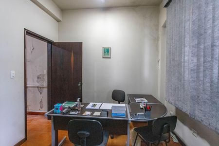Casa à venda com 160m², 3 quartos e 2 vagas Casa à venda com 160m², 3 quartos e 2 vagasEscritório