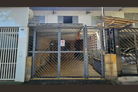 Casa para alugar com 142m², 3 quartos e 1 vaga Casa para alugar com 142m², 3 quartos e 1 vagaFachada