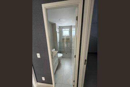 Apartamento à venda com 63m², 2 quartos e 1 vaga Apartamento à venda com 63m², 2 quartos e 1 vagaBanheiro