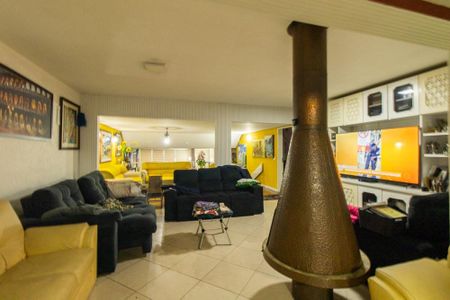 Casa para alugar com 700m², 6 quartos e 4 vagas Casa para alugar com 700m², 6 quartos e 4 vagasSala 2