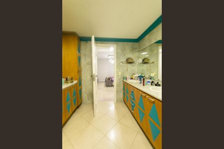 Casa para alugar com 700m², 6 quartos e 4 vagas Casa para alugar com 700m², 6 quartos e 4 vagasBanheiro da Suíte 3