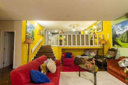 Sala 1 de casa para alugar com 6 quartos, 700m² em Pinheirinho, Curitiba