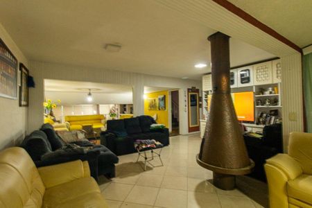 Sala 2 de casa para alugar com 6 quartos, 700m² em Pinheirinho, Curitiba