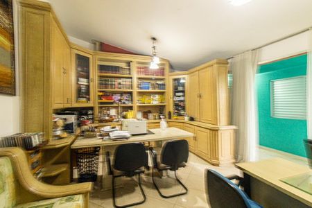 Casa para alugar com 700m², 6 quartos e 4 vagas Casa para alugar com 700m², 6 quartos e 4 vagasEscritório