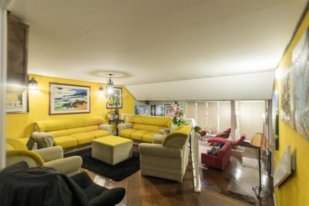 Casa para alugar com 700m², 6 quartos e 4 vagas Casa para alugar com 700m², 6 quartos e 4 vagasSala 2