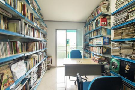 Casa para alugar com 700m², 6 quartos e 4 vagas Casa para alugar com 700m², 6 quartos e 4 vagasBiblioteca