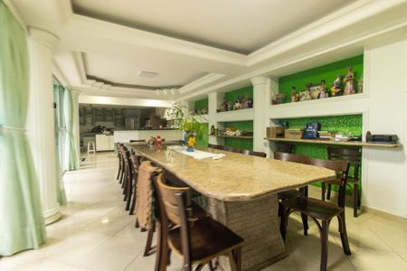 Casa para alugar com 700m², 6 quartos e 4 vagas Casa para alugar com 700m², 6 quartos e 4 vagasSala de Jantar