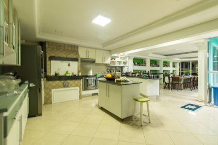 Casa para alugar com 700m², 6 quartos e 4 vagas Casa para alugar com 700m², 6 quartos e 4 vagasCozinha