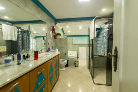 Casa para alugar com 700m², 6 quartos e 4 vagas Casa para alugar com 700m², 6 quartos e 4 vagasBanheiro da Suíte 3